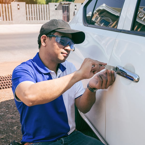 en nuestra cerrajería de autos ofrecemos servicio de emergencia las 24 horas del día